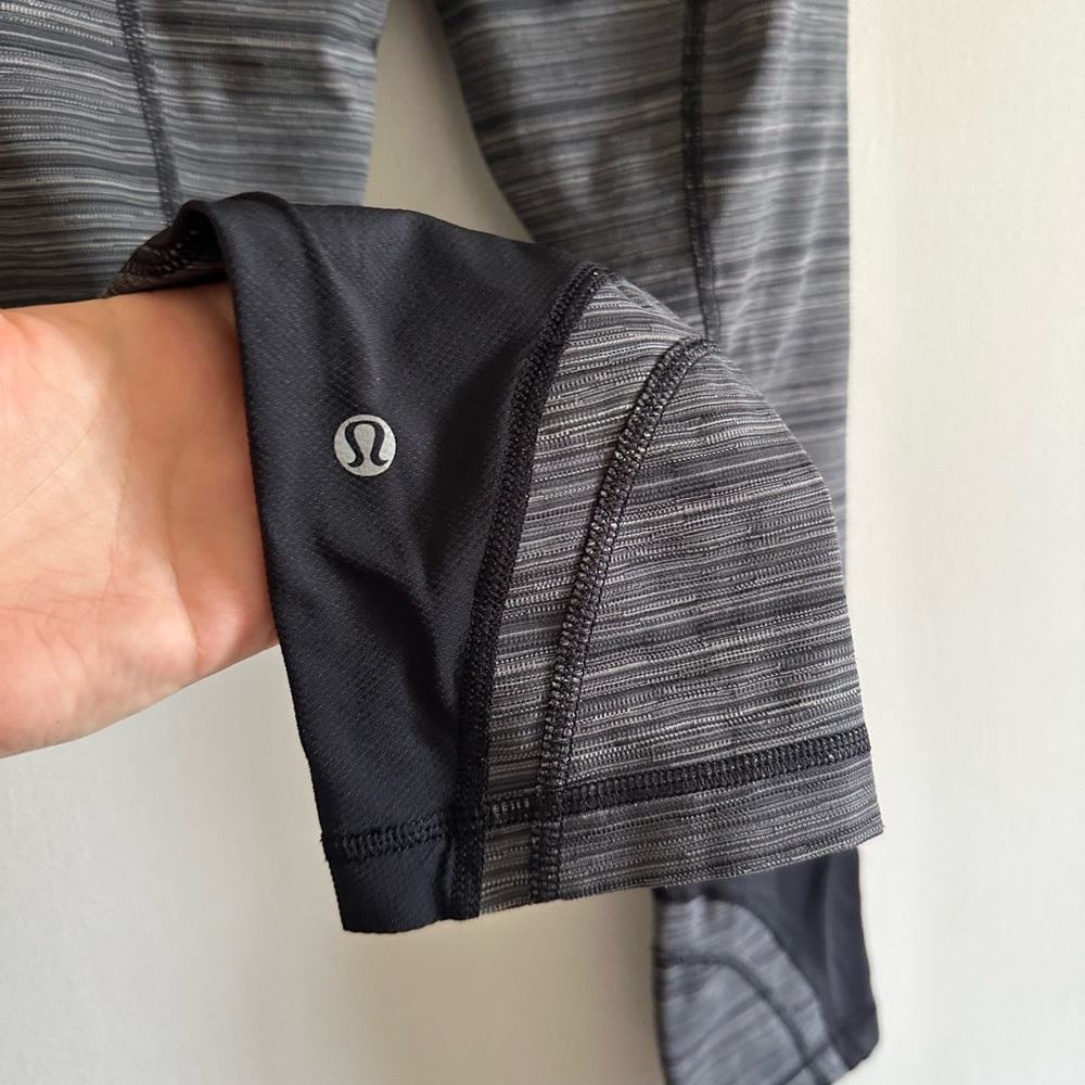 Lululemon Athletica Gray/Black Run: Inspire Crop II (Mesh) Leggings size 4 - Picture 11 of 13